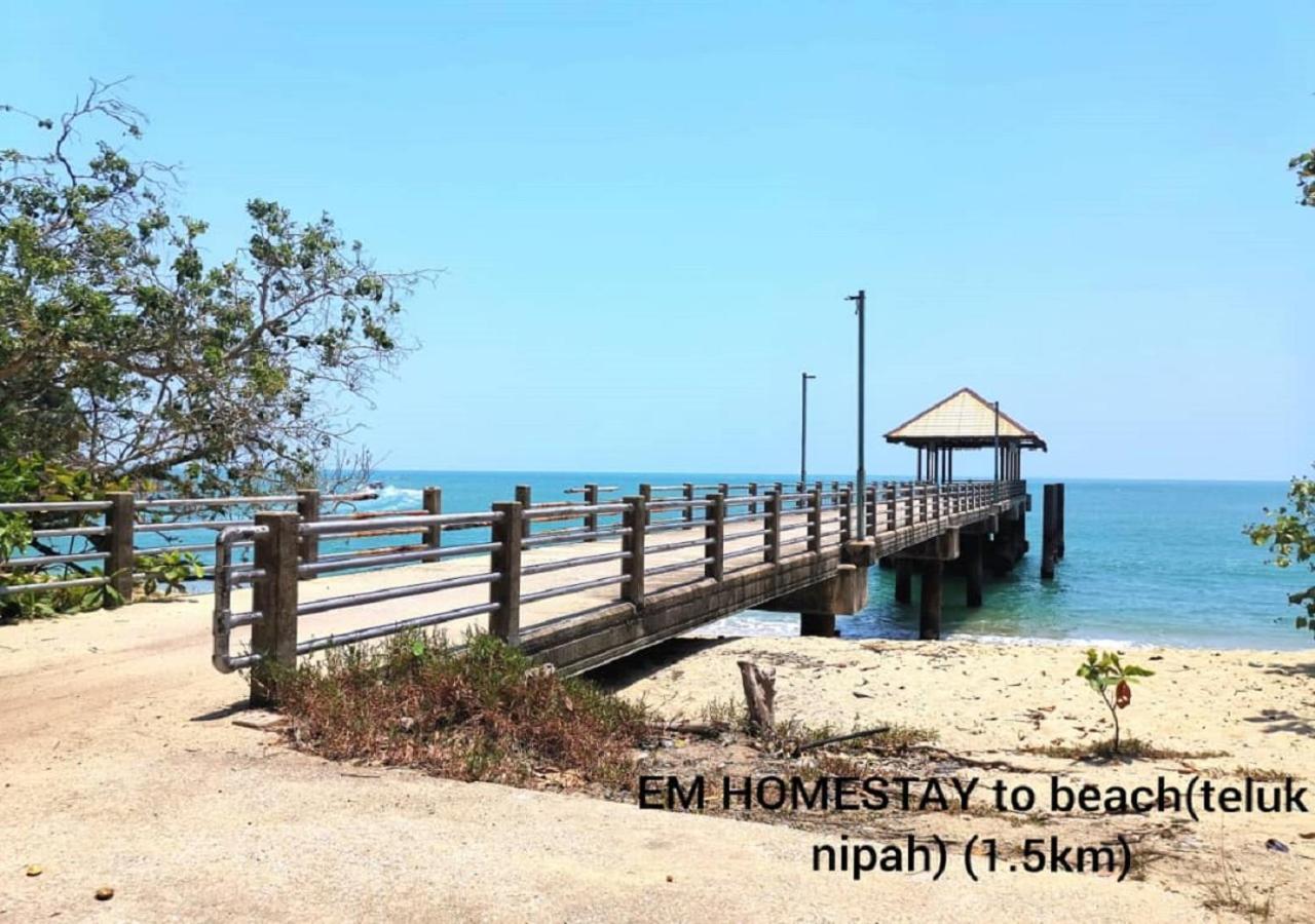 Em Homestay Pekan Pangkor Exteriör bild
