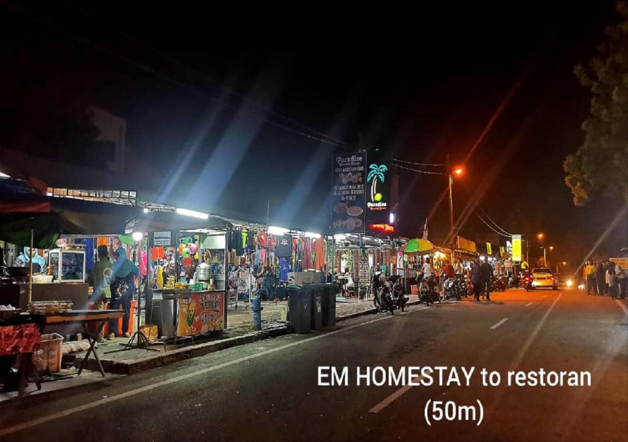 Em Homestay Pekan Pangkor Exteriör bild