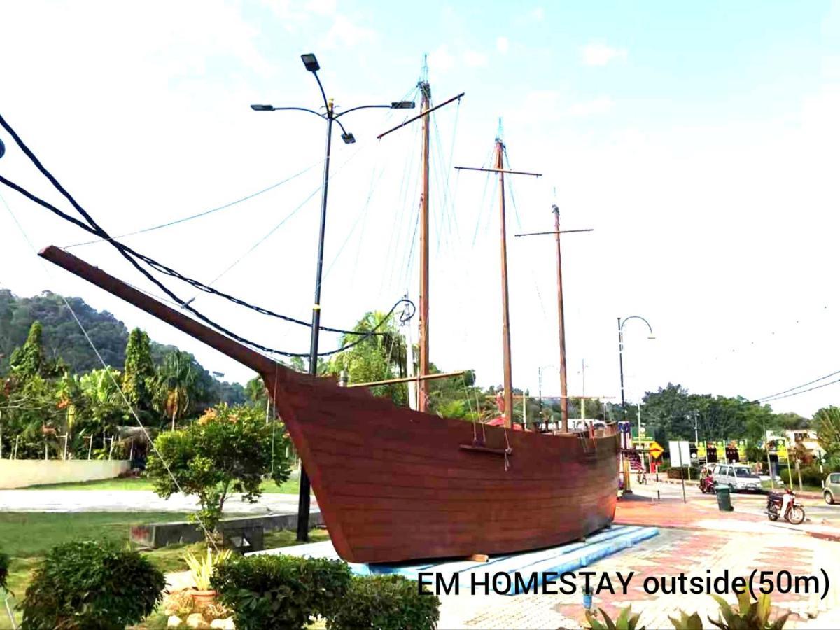 Em Homestay Pekan Pangkor Exteriör bild