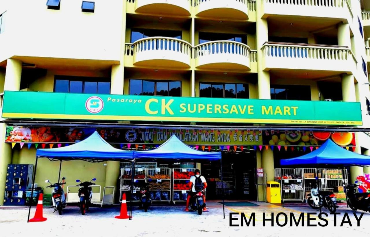 Em Homestay Pekan Pangkor Exteriör bild