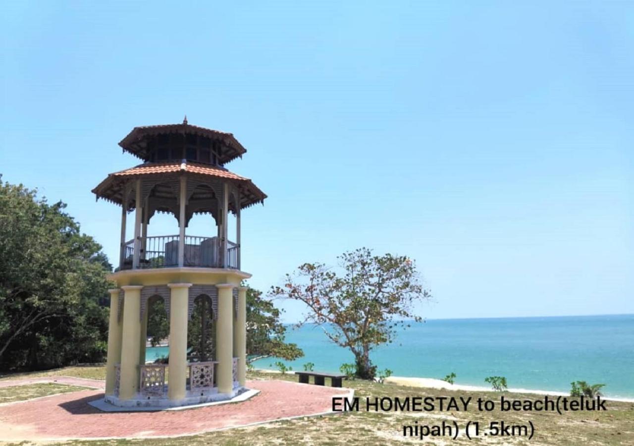 Em Homestay Pekan Pangkor Exteriör bild