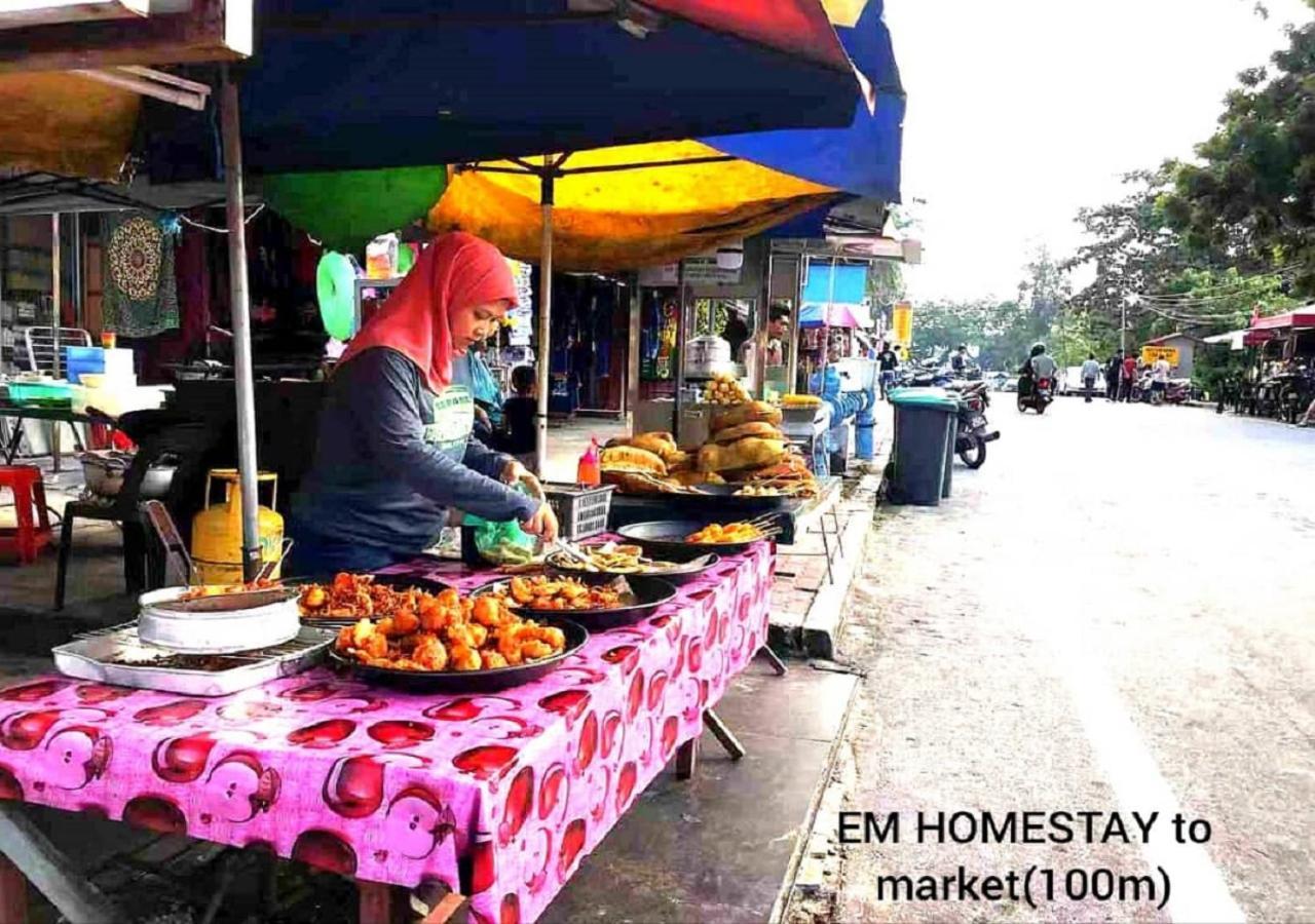 Em Homestay Pekan Pangkor Exteriör bild
