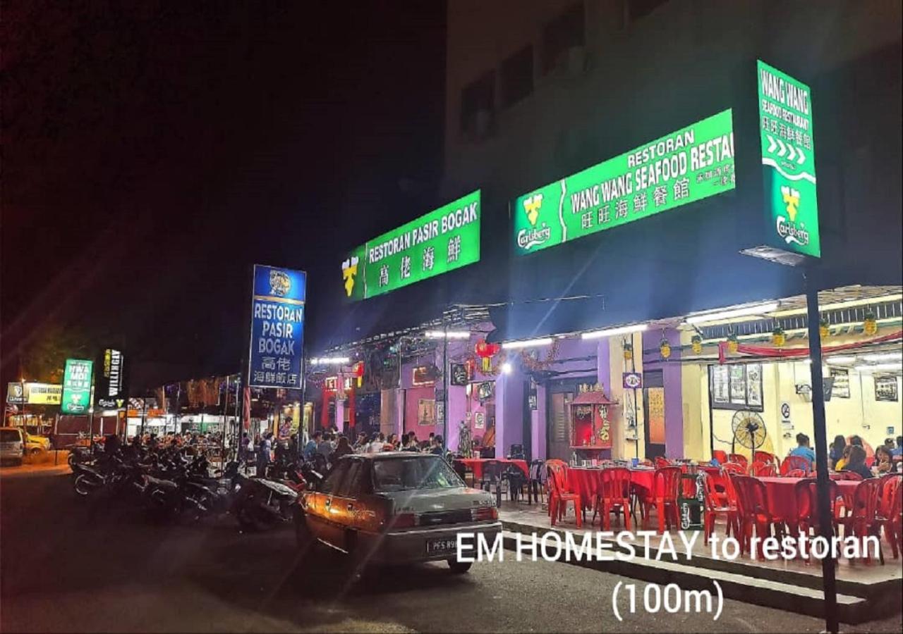 Em Homestay Pekan Pangkor Exteriör bild