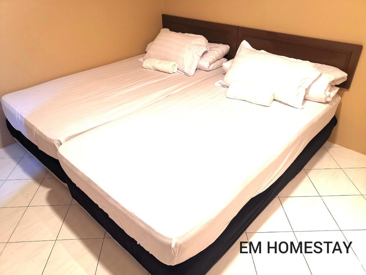 Em Homestay Pekan Pangkor Exteriör bild
