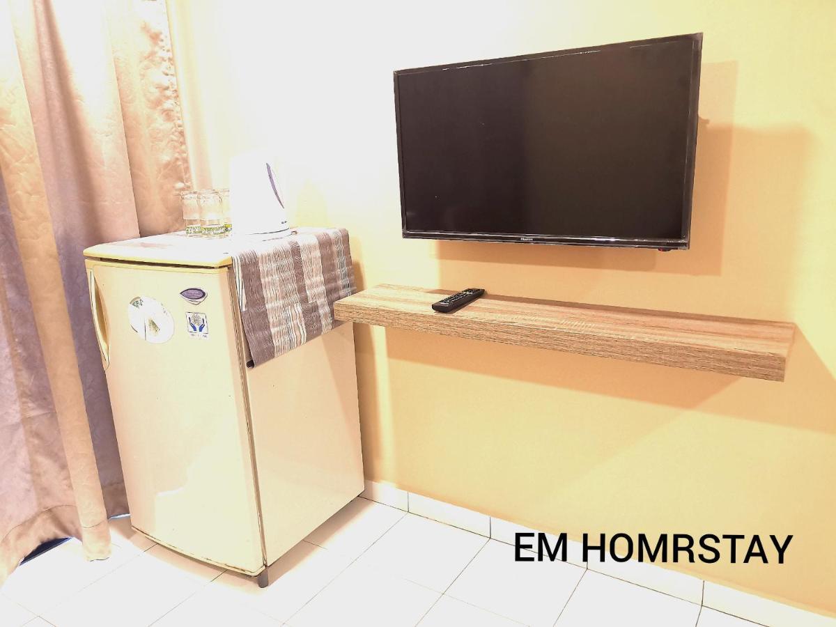 Em Homestay Pekan Pangkor Exteriör bild