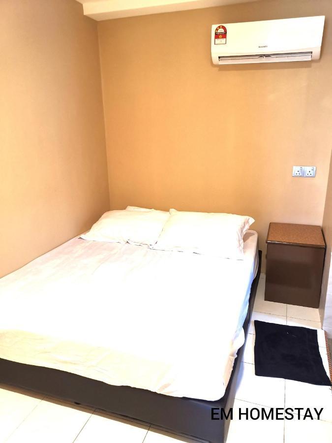 Em Homestay Pekan Pangkor Exteriör bild