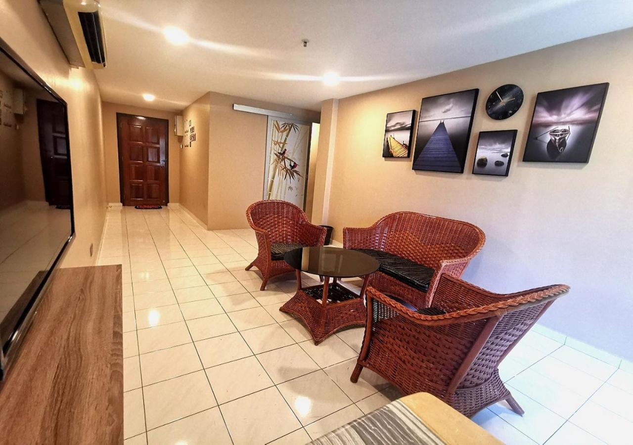 Em Homestay Pekan Pangkor Exteriör bild