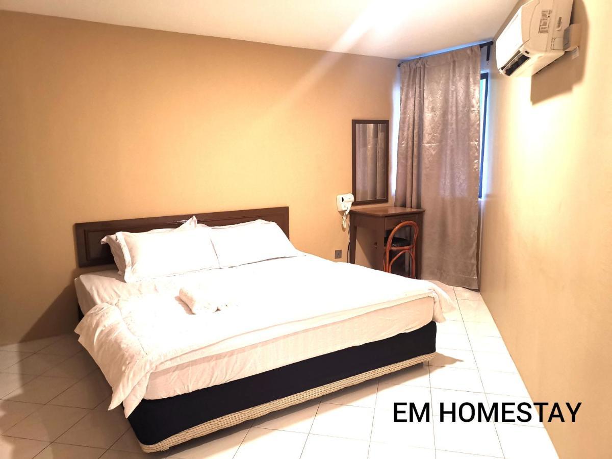 Em Homestay Pekan Pangkor Exteriör bild