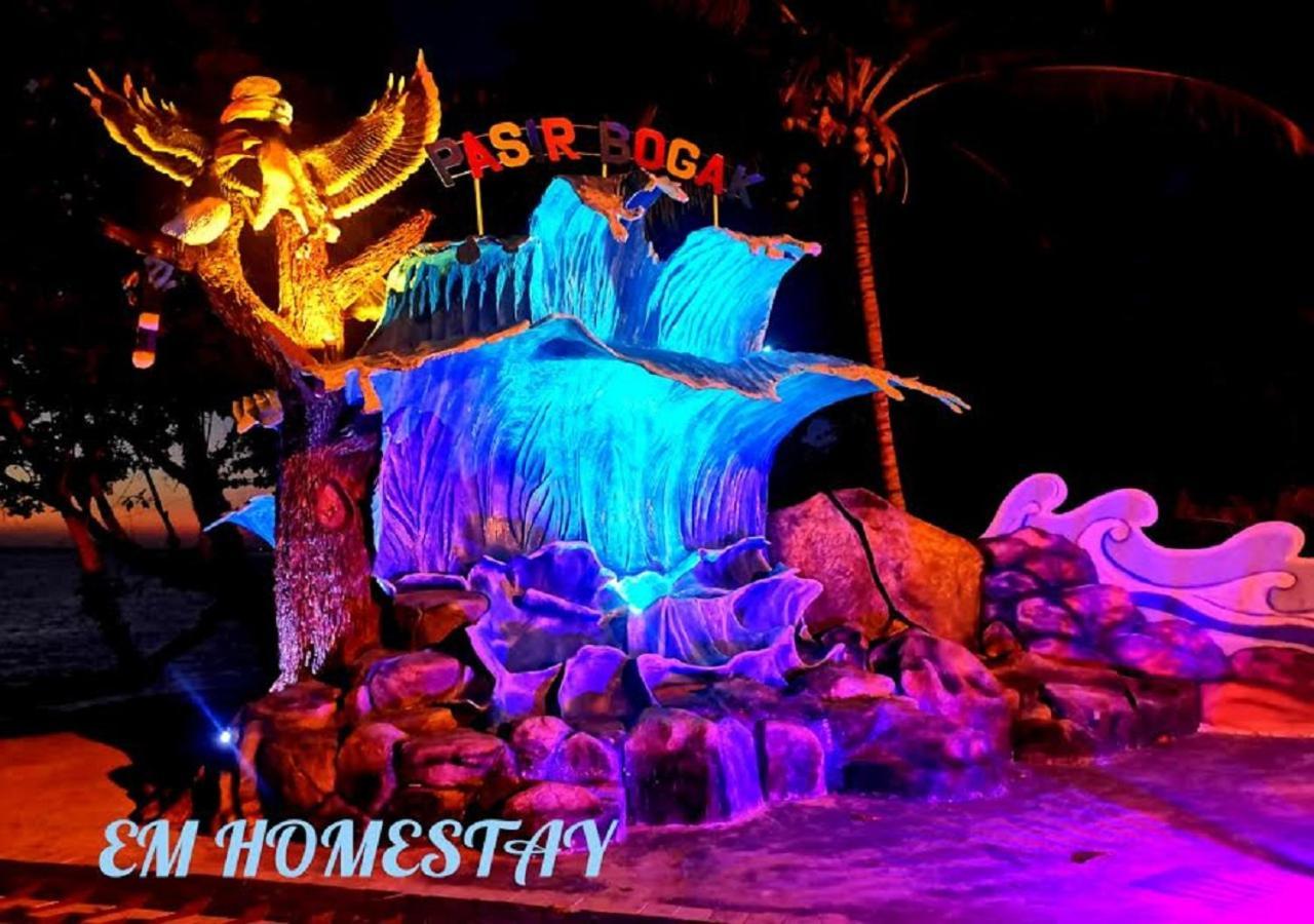 Em Homestay Pekan Pangkor Exteriör bild
